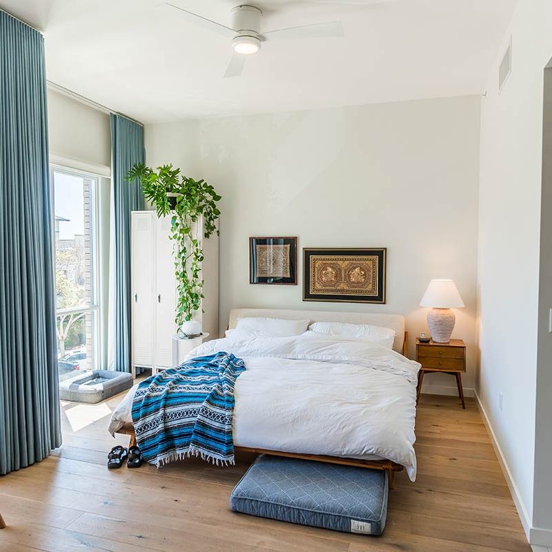 interior-design-photos-of-a-modern-urban-and-minimal-clean-space_t20_loeed8-1.jpg